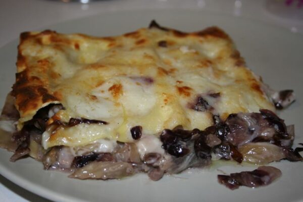 Lasagne Radicchio gorgonzola e  Noci