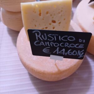Rustico formaggio Piccantino €14.60 al kg.